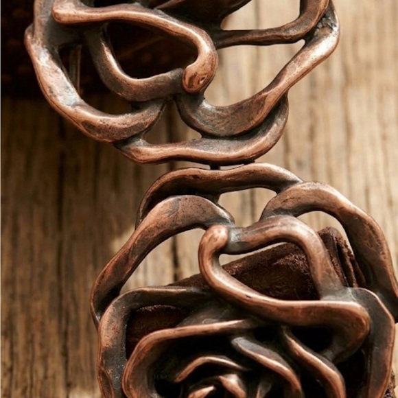 BCBG Italian Leather Rose Buckle Belt, Wide Copper Flower Waist Cinch, statement - Picture 8 of 10